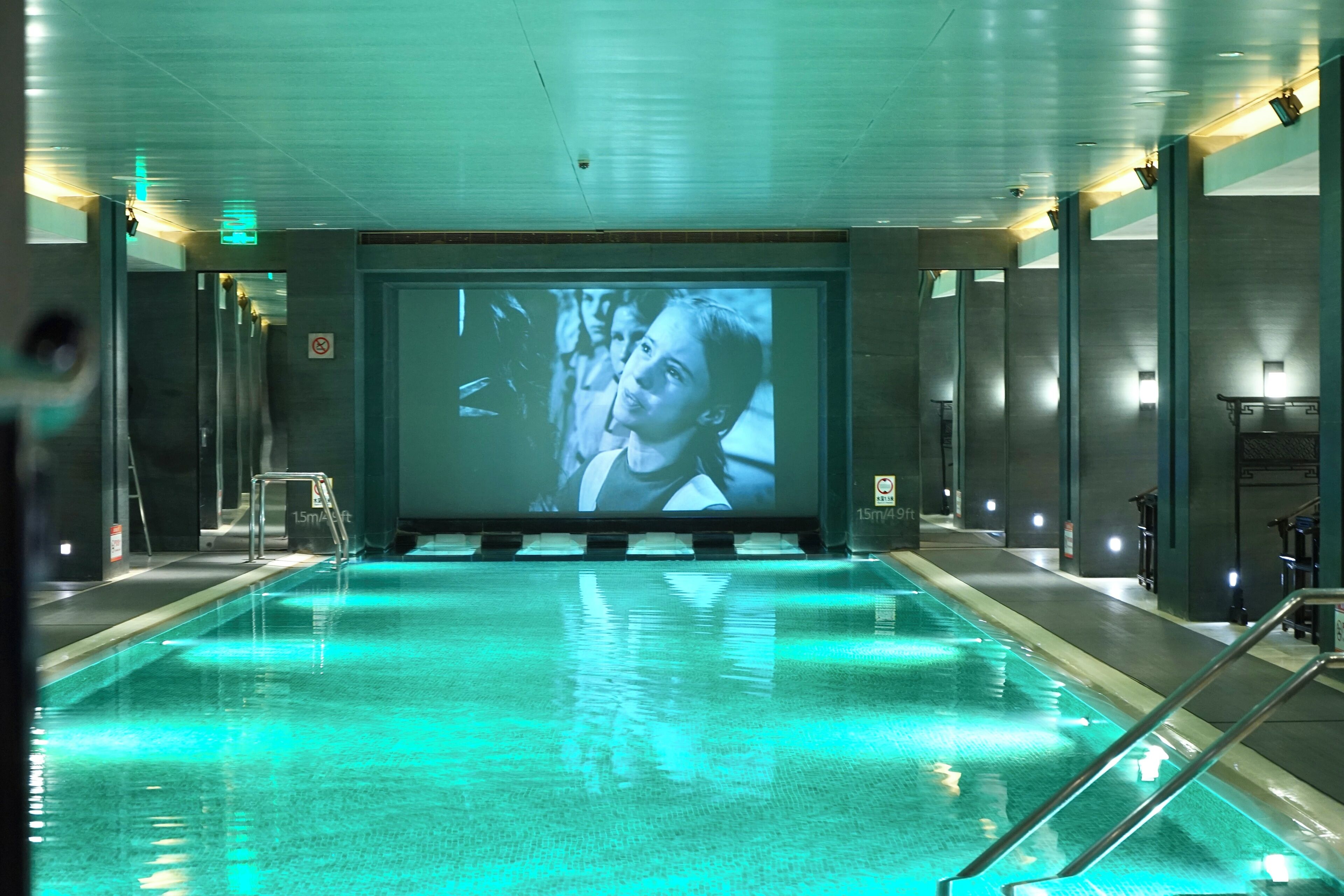Una piscina techada