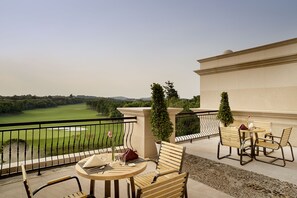 Luksusrom, 1 queensize-seng | Sengetøy av topp kvalitet, minibar (inkludert) og safe på rommet