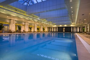 Piscina coperta, piscina all'aperto
