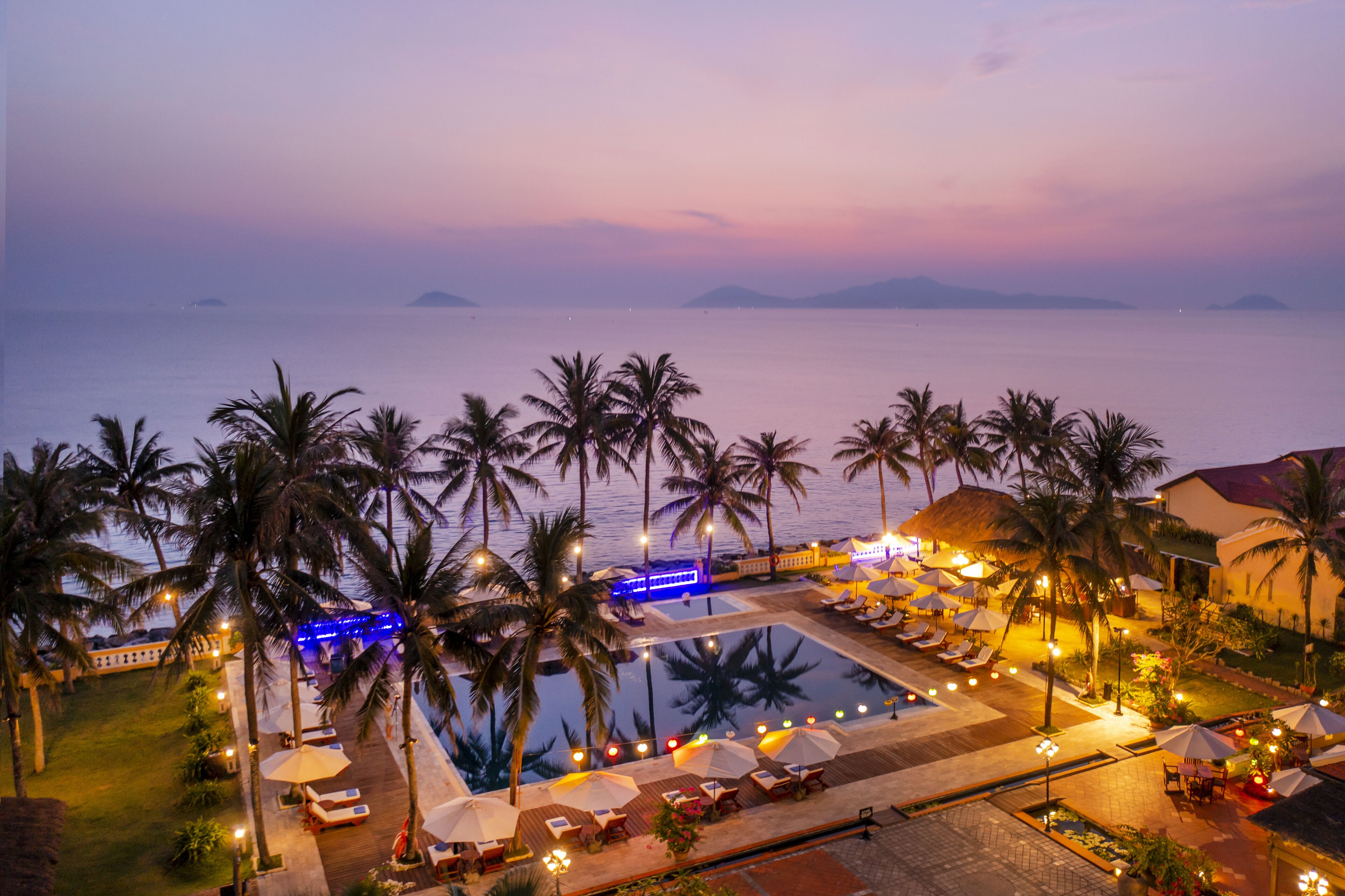 outdoor pool, open 6 am to 10 pm, pool umbrellas, pool loungers