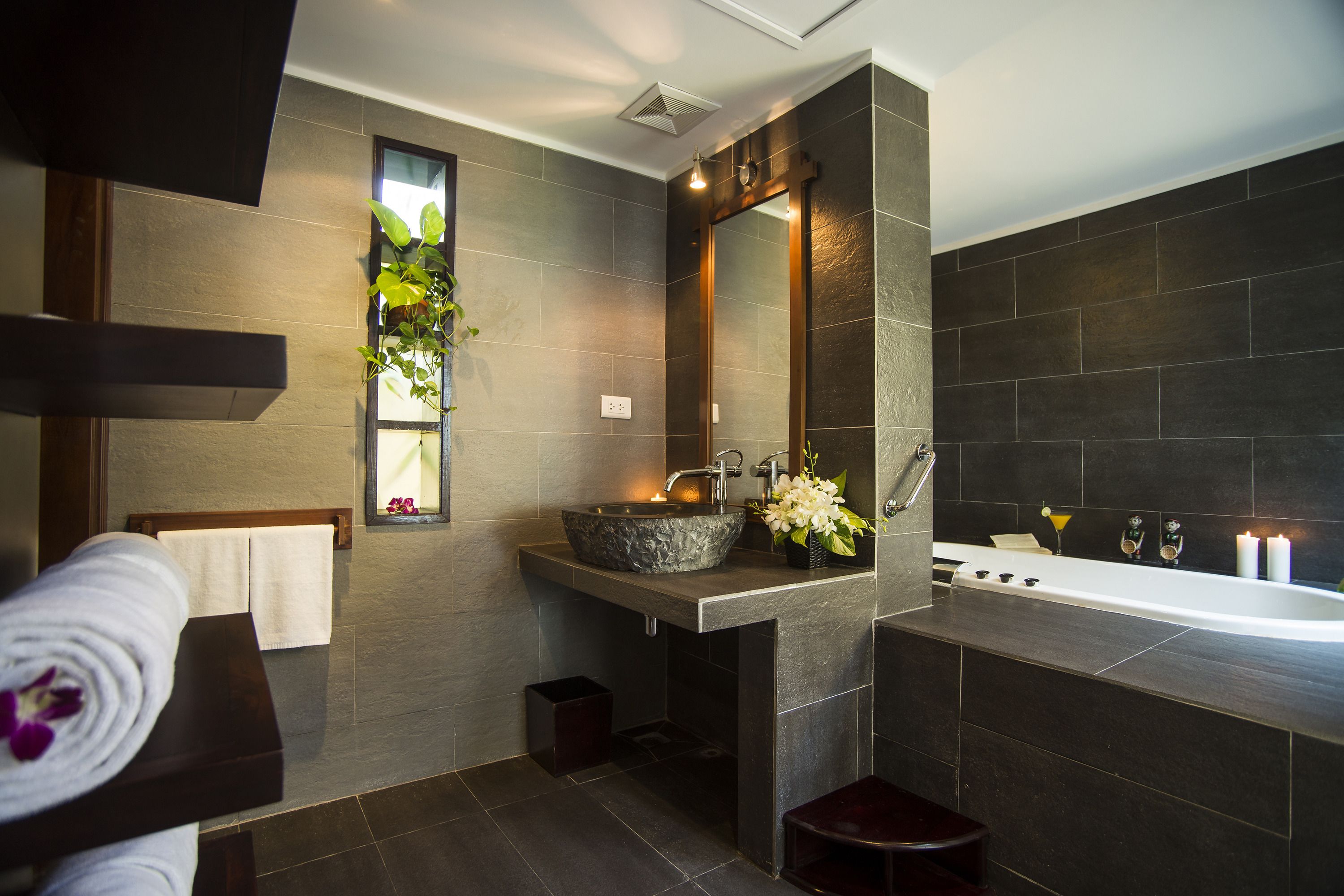 junior suite double room, ocean view | bathroom | free toiletries, hair dryer, bathrobes, slippers