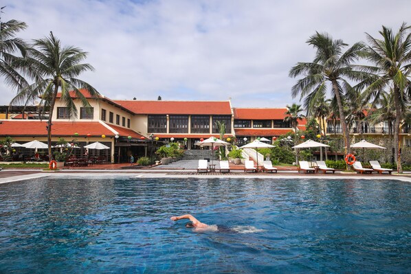 Outdoor pool, open 6 AM to 10 PM, pool umbrellas, sun loungers