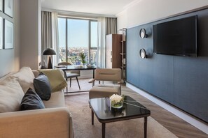 Minibar, coffres-forts dans les chambres, bureau, rideaux occultants
