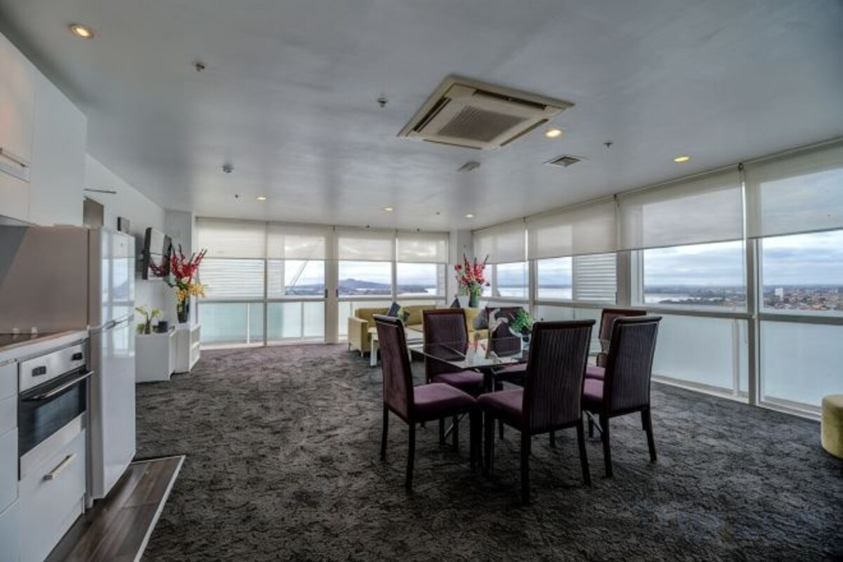 Private kitchen | Coffee/tea maker, fridge, microwave, stovetop
