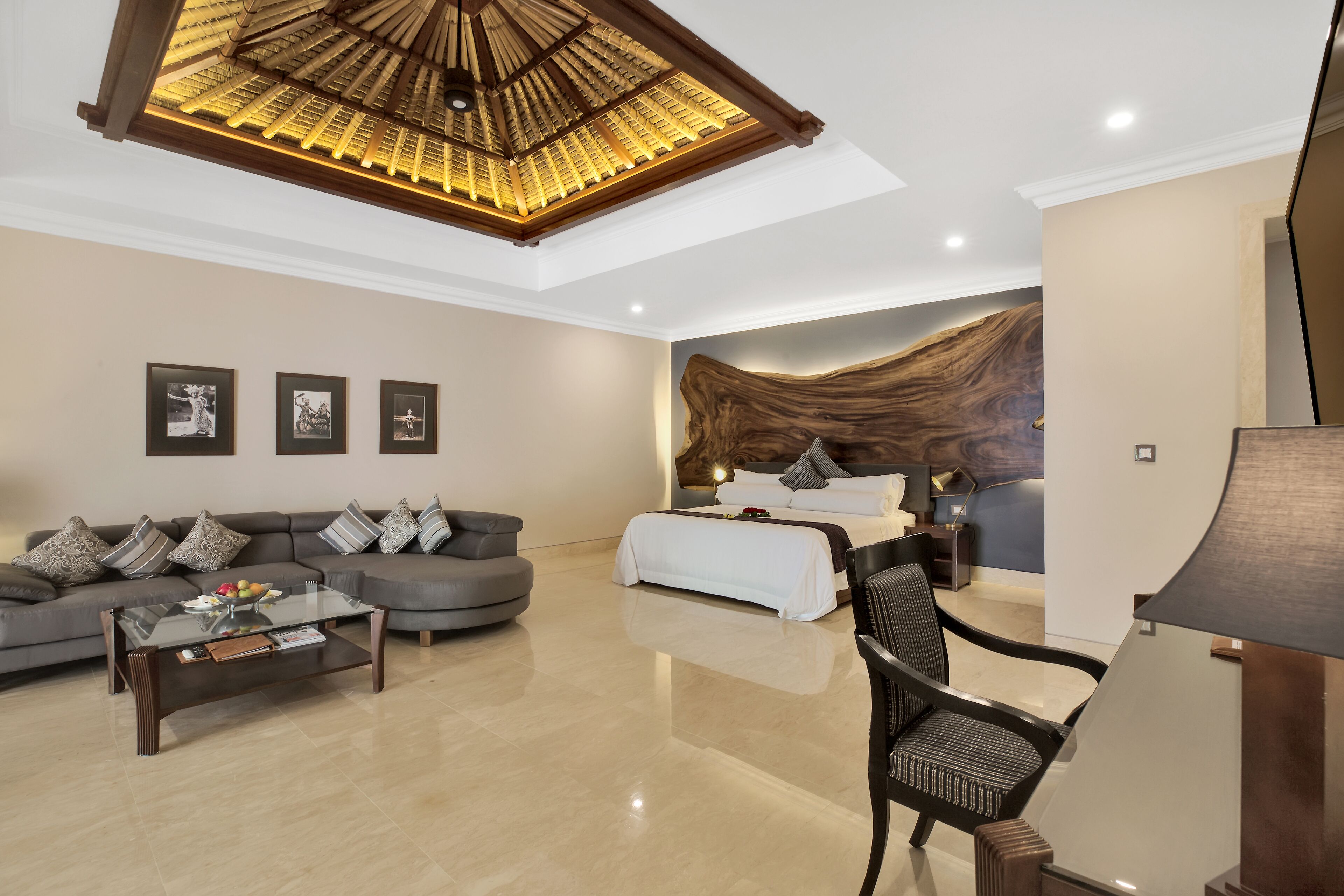 Artículos del minibar gratis y caja de seguridad en la habitación 