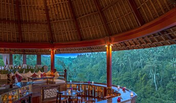 2 restaurantes, café da manhã, culinária do Leste europeu