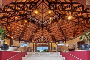 2 bares/lounges, bar molhado