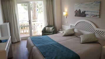 Standard Double Room, Balcony, Ocean View | 1 bedroom, iron/ironing board, free WiFi, bed sheets