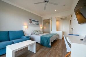 Tabla de planchar con plancha, wifi gratis y ropa de cama 