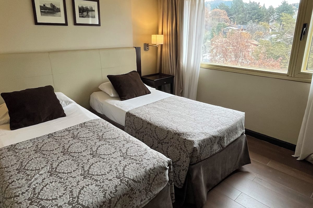 Studio (Double Room) | Seprai premium, selimut bulu angsa, bantalan ekstra lembut, dan minibar