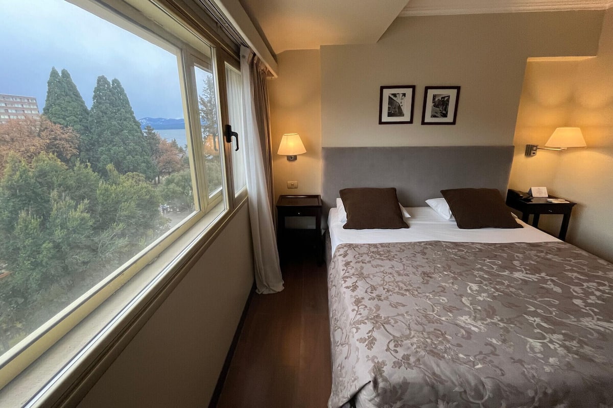 Premium bedding, down duvets, pillow-top beds, minibar