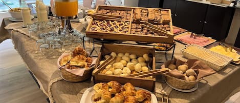 Sudah termasuk sarapan lengkap setiap hari