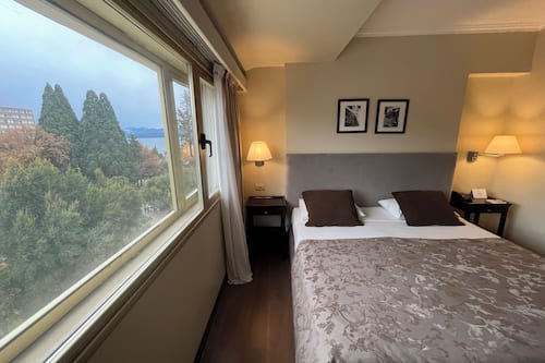 Quarto família | Roupas de cama premium, edredons de pluma, camas com colchões pillow-top