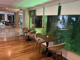 Televisión LCD 32 pulgadas con canales de televisión por cable