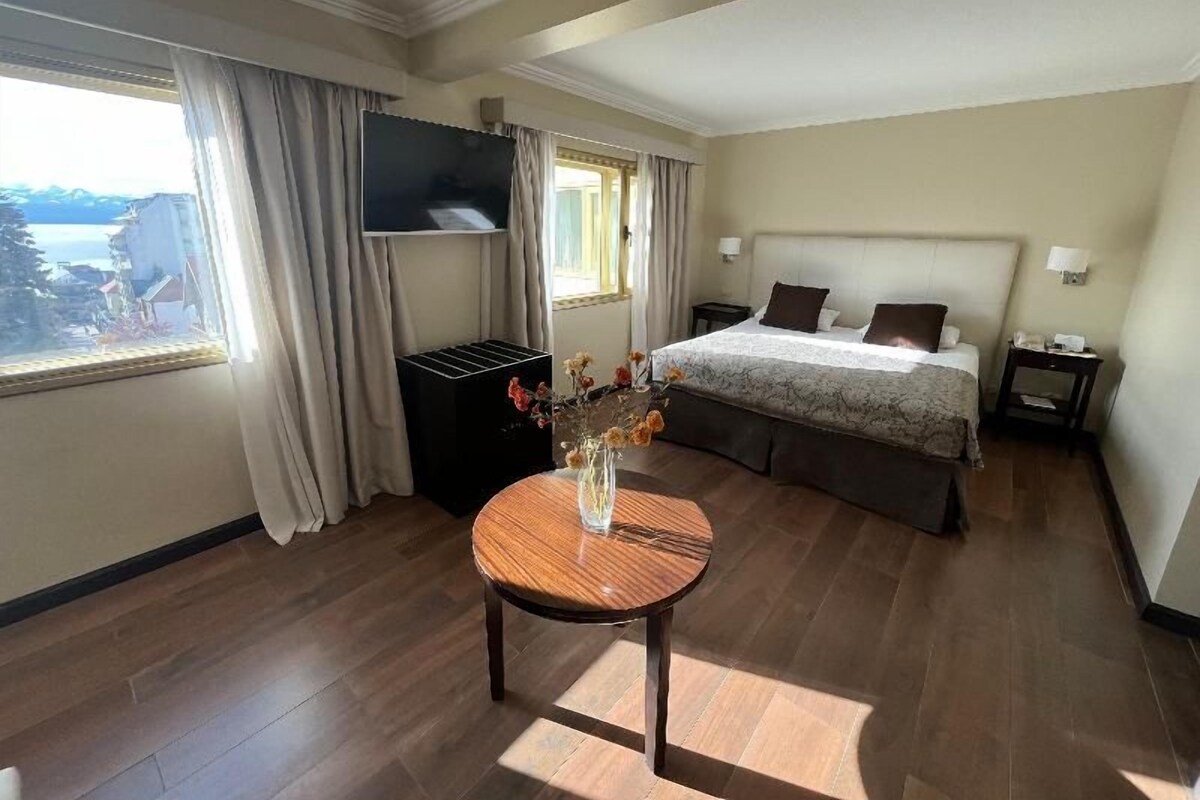 Premium bedding, down duvets, pillow-top beds, minibar