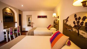 Habitación doble Confort, 2 camas Queen size | Caja de seguridad en la habitación y decoración personalizada