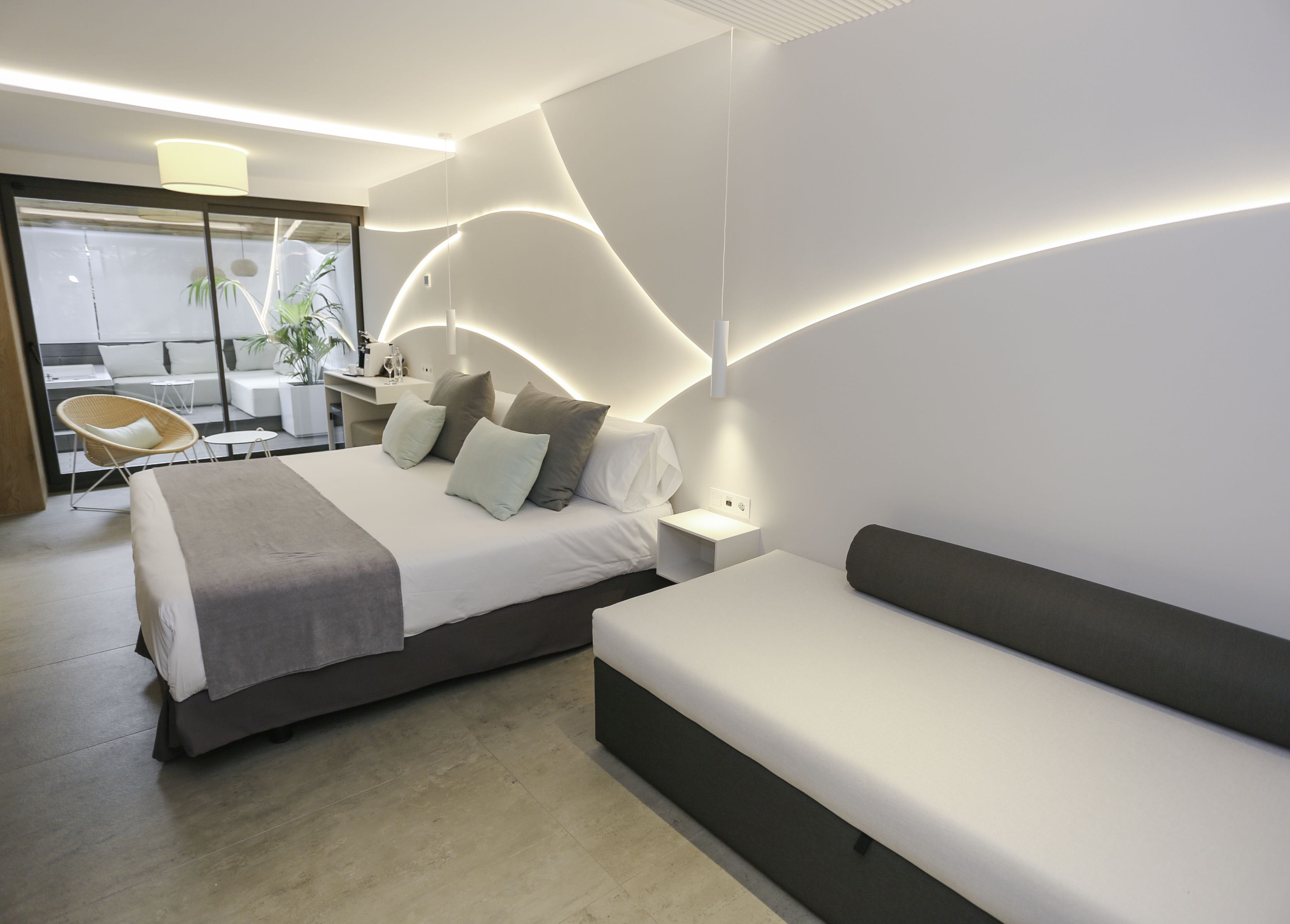 deluxe double room, hot tub | minibar, in-room safe, individually decorated, individually furnished