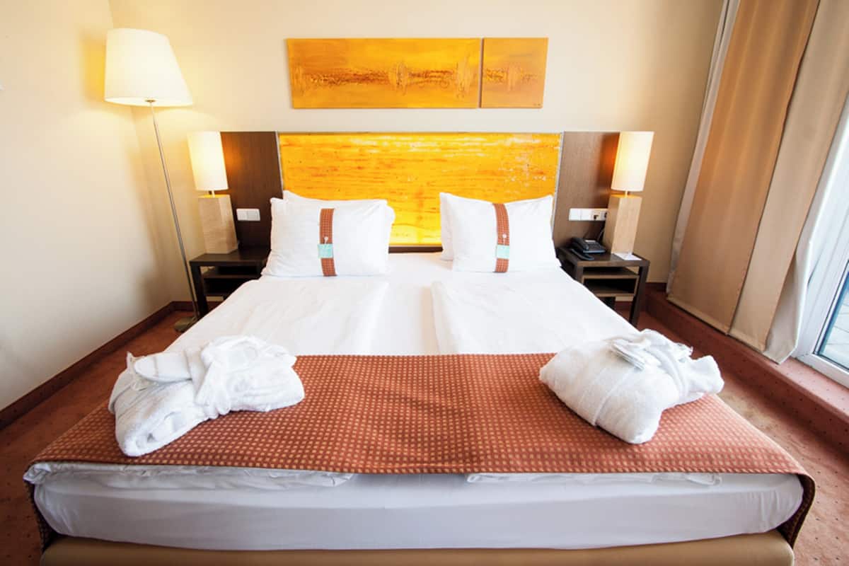 Premium kamer, 2 eenpersoonsbedden | Hypoallergeen beddengoed, een kluis op de kamer, een bureau