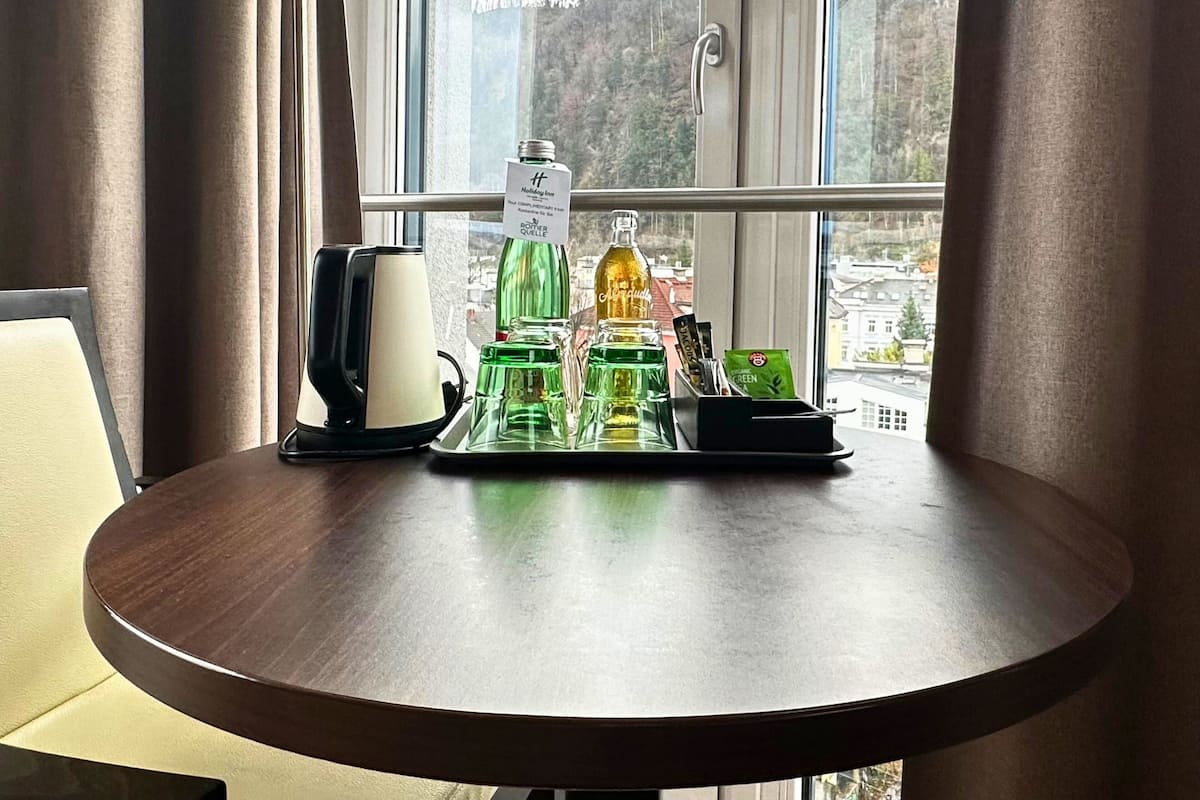 Chambre Standard, 1 trÚs grand lit, vue sur la montagne | Commodité de la chambre