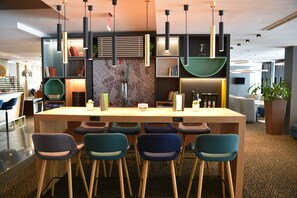 Lobby - Holiday Inn Salzburg City by IHG (Salzburg)