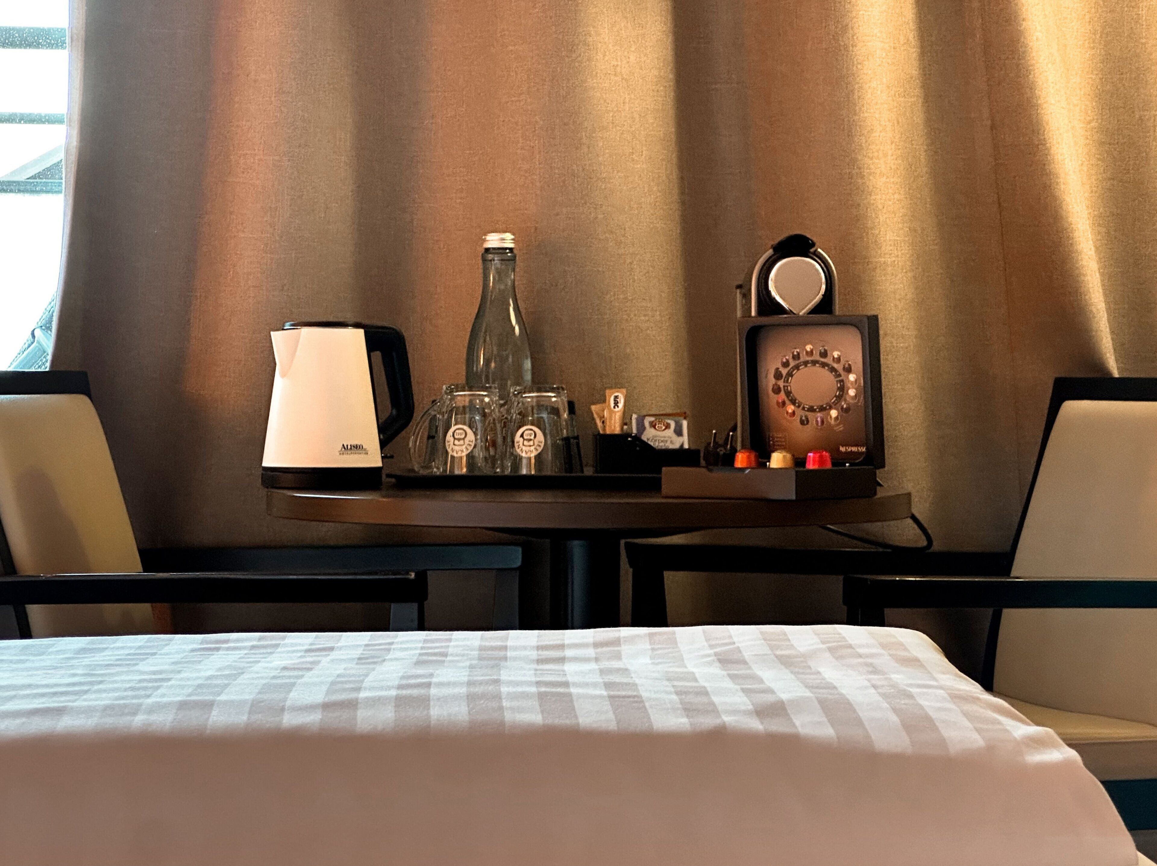 Habitación Premium, 2 camas individuales | Ropa de cama hipoalergénica y caja de seguridad en la habitación 
