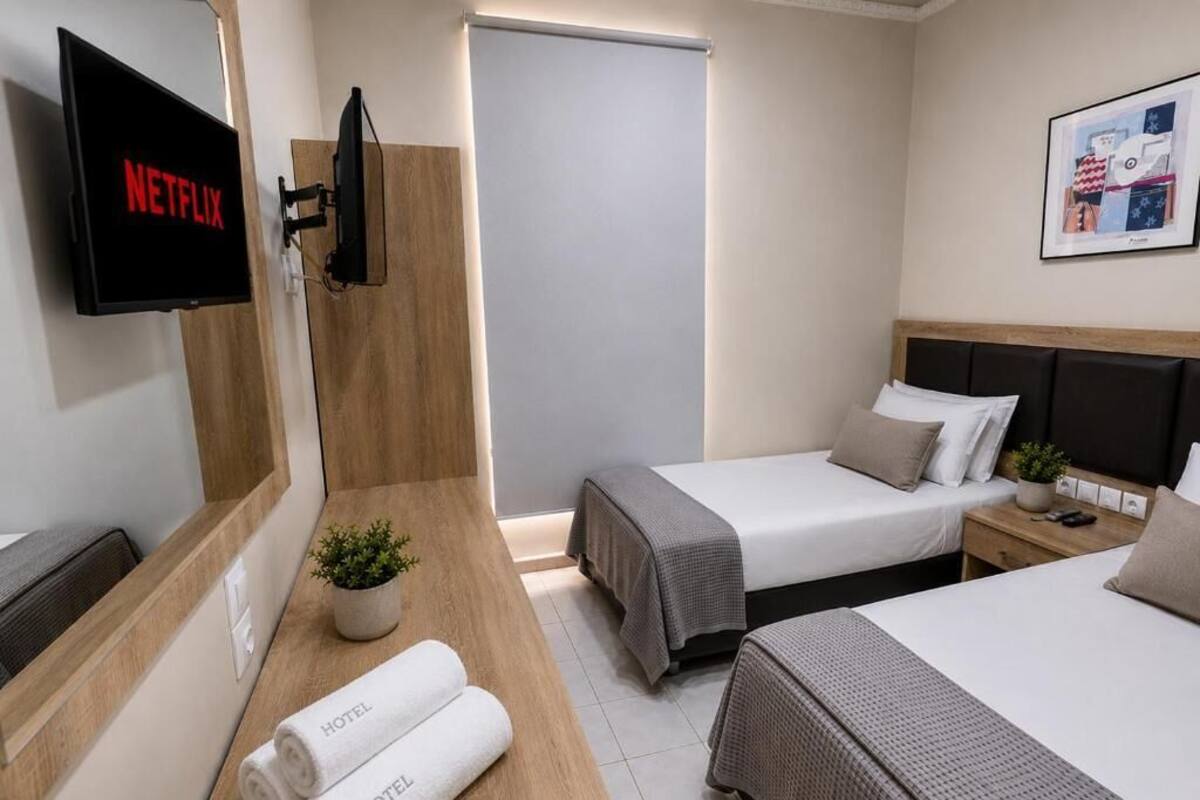 Chambre Classique Double ou avec lits jumeaux | Literie de qualité supérieure, matelas Select Comfort, Wi-Fi gratuit