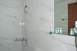 Bathroom - Hotel Diethnes (Athens)