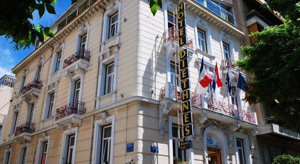 المنشأة من الخارج