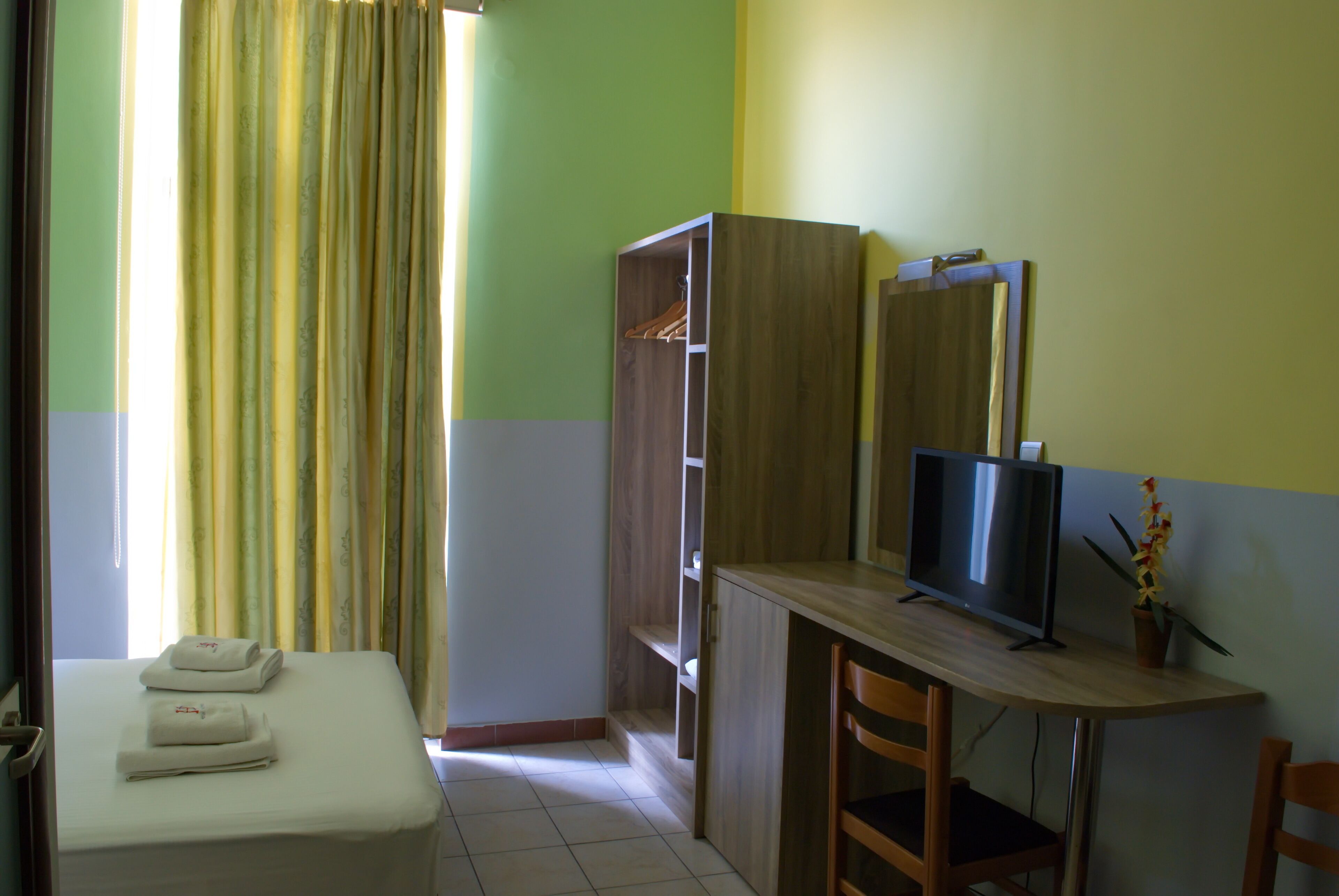 Ropa de cama de alta calidad, colchones Select Comfort y wifi gratis 