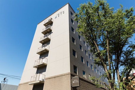 Exterior detail. JR East Hotel Mets Musashisakai