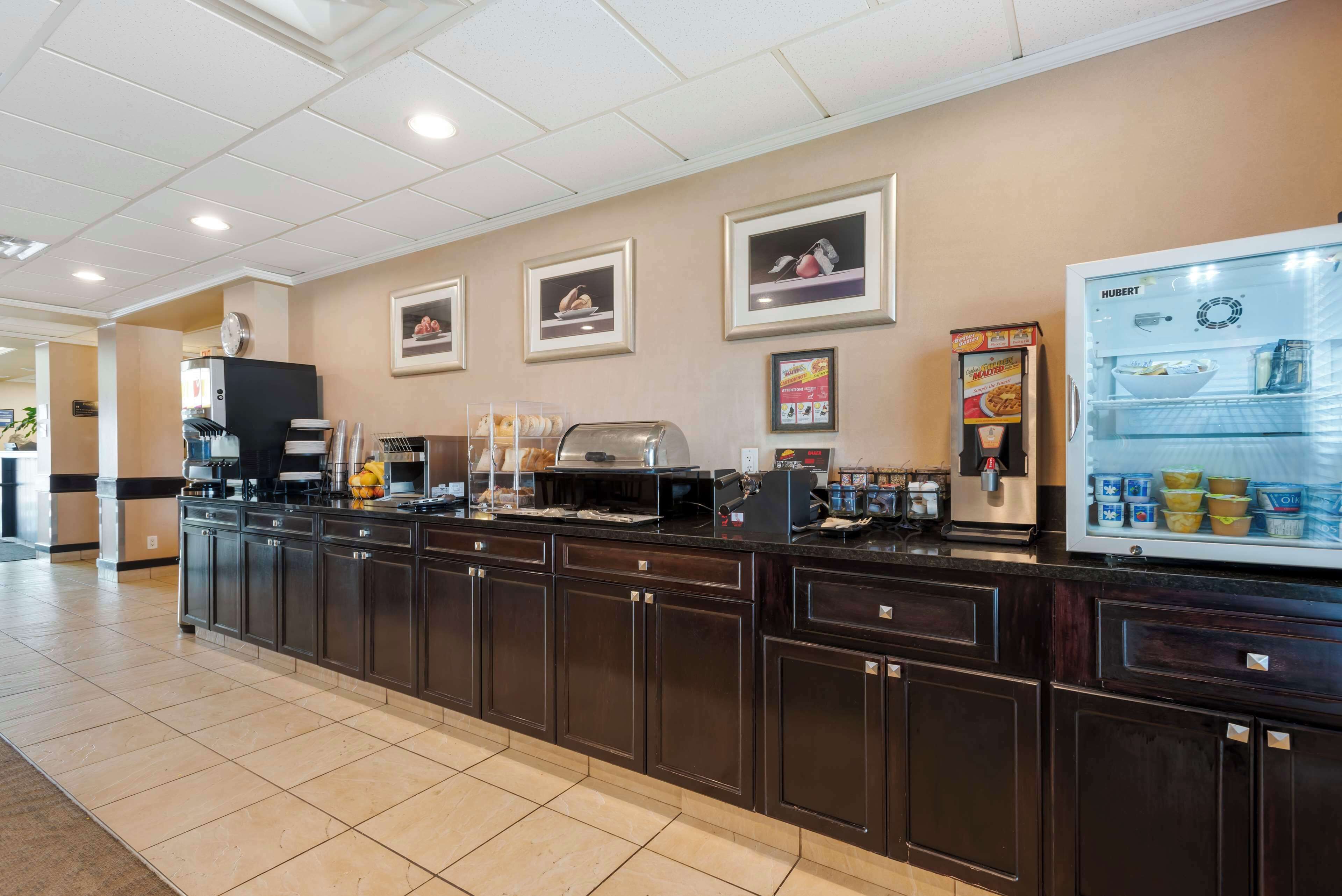 free daily continental breakfast