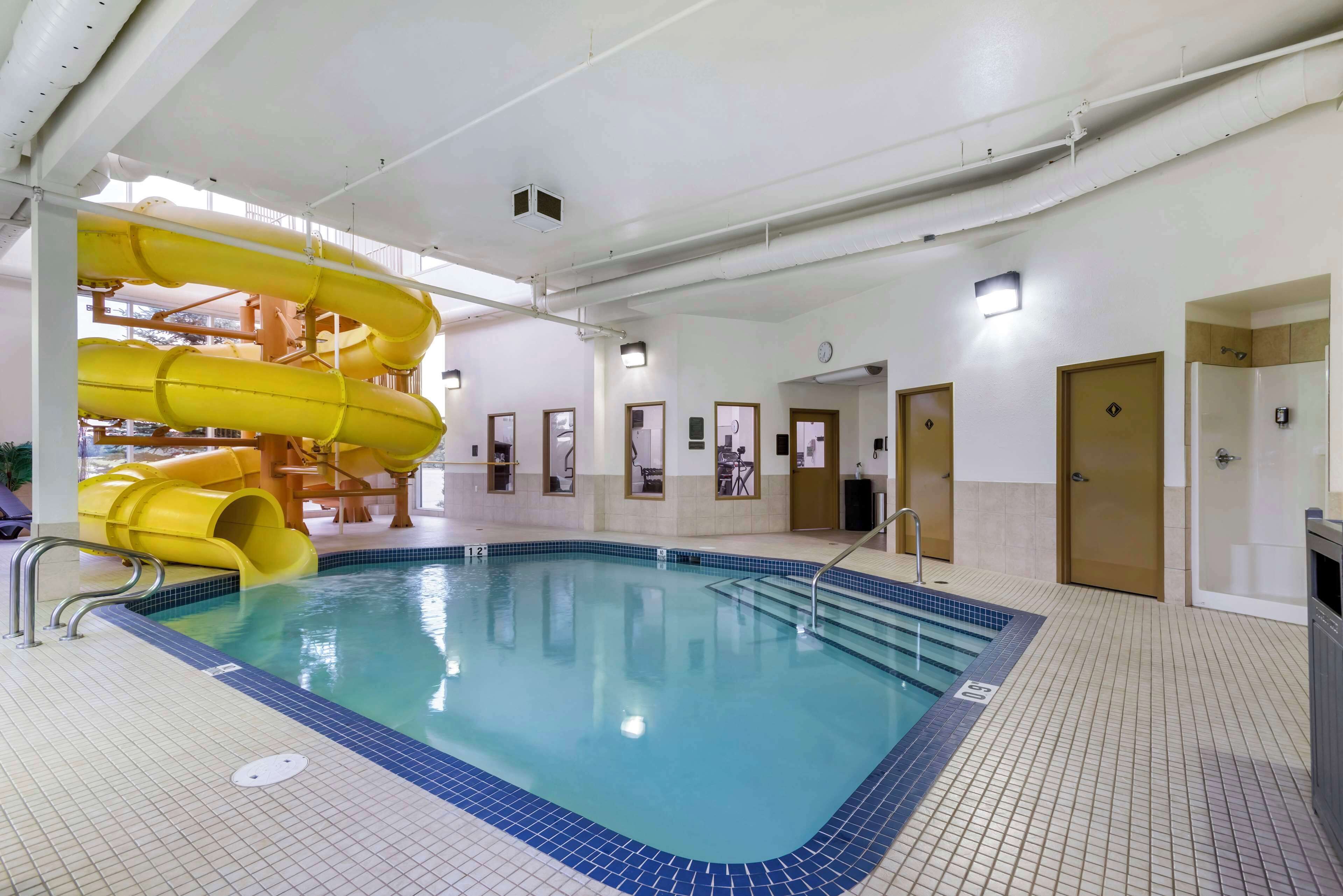 indoor pool, open 5 am to 10 pm, pool loungers