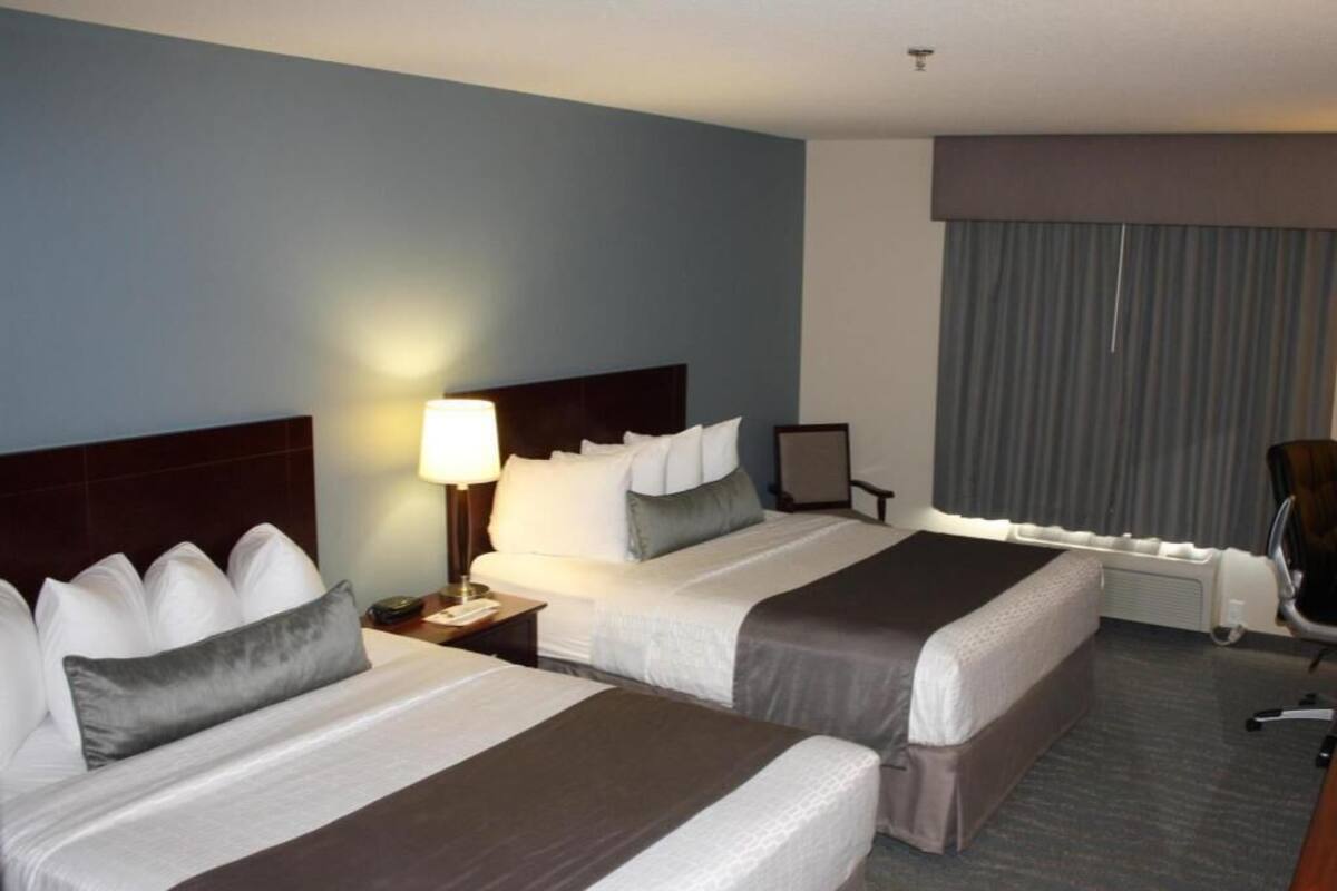 Pillowtop beds, desk, laptop workspace, blackout drapes