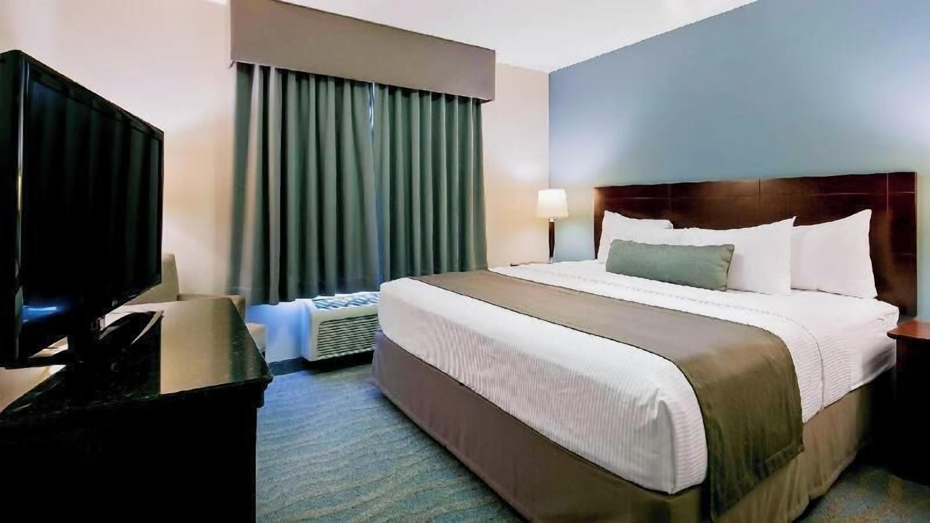 Pillowtop beds, desk, laptop workspace, blackout drapes