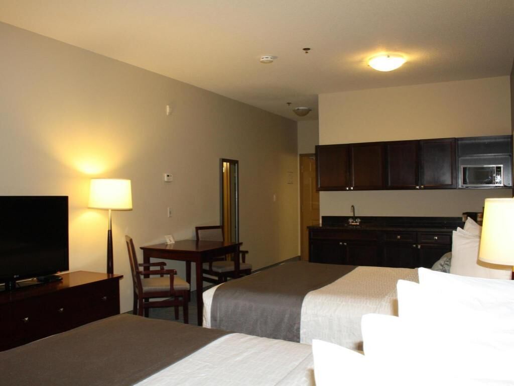 Pillowtop beds, desk, laptop workspace, blackout drapes