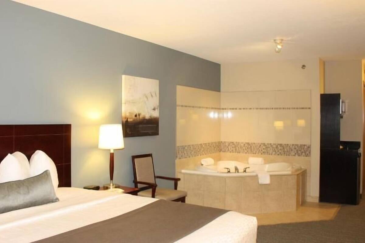 Pillowtop beds, desk, laptop workspace, blackout drapes