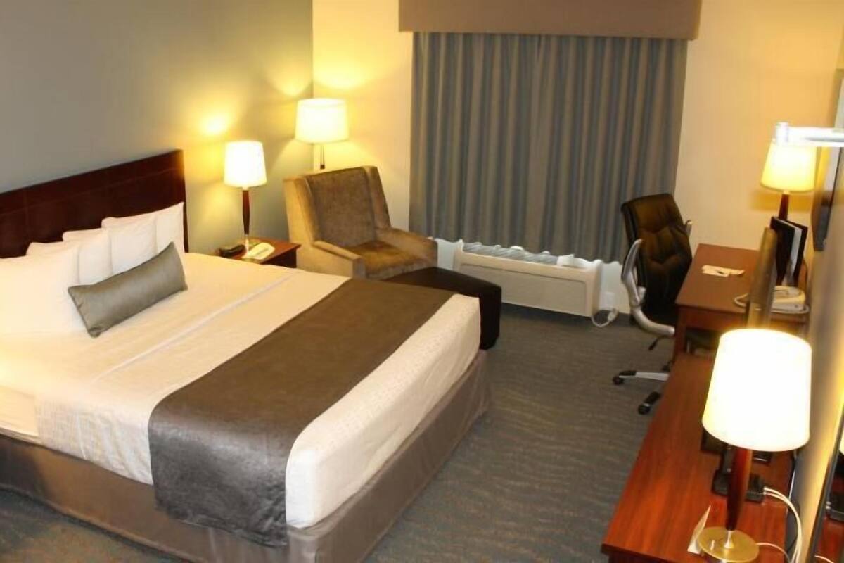 Pillowtop beds, desk, laptop workspace, blackout drapes