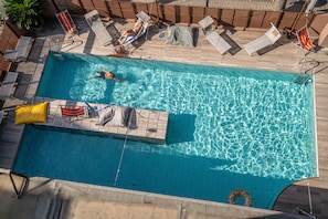 Seasonal outdoor pool, open 10:00 AM to 7:00 PM, sun loungers - Hotel Corallo Rimini (Rimini)