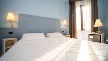 Hochwertige Bettwaren, Minibar, Zimmersafe, kostenloses WLAN