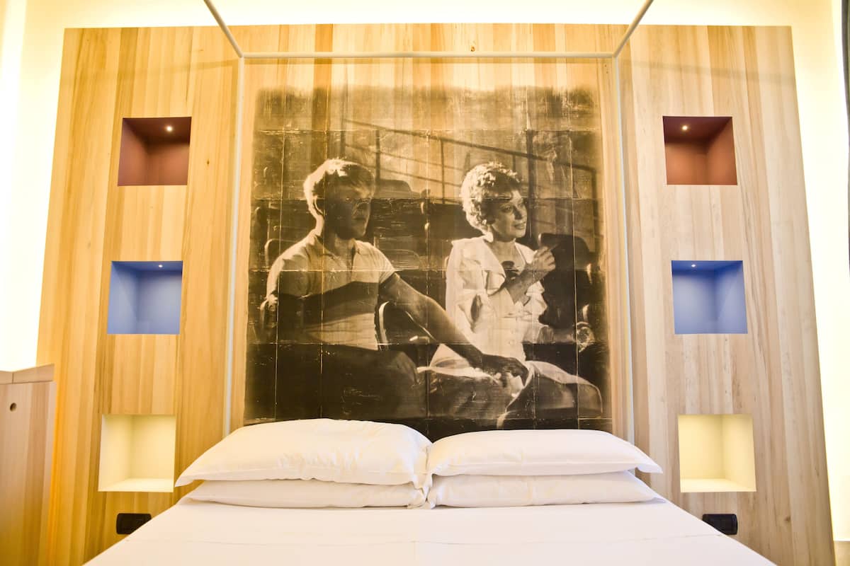 Premium bedding, minibar, in-room safe, WiFi (free)