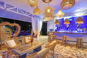 Bar vid poolen