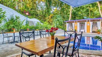 فطور مطهو حسب الطلب مجانًا يوميًا