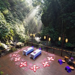 Bồn tắm spa ngoài trời