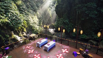 Bồn tắm spa ngoài trời