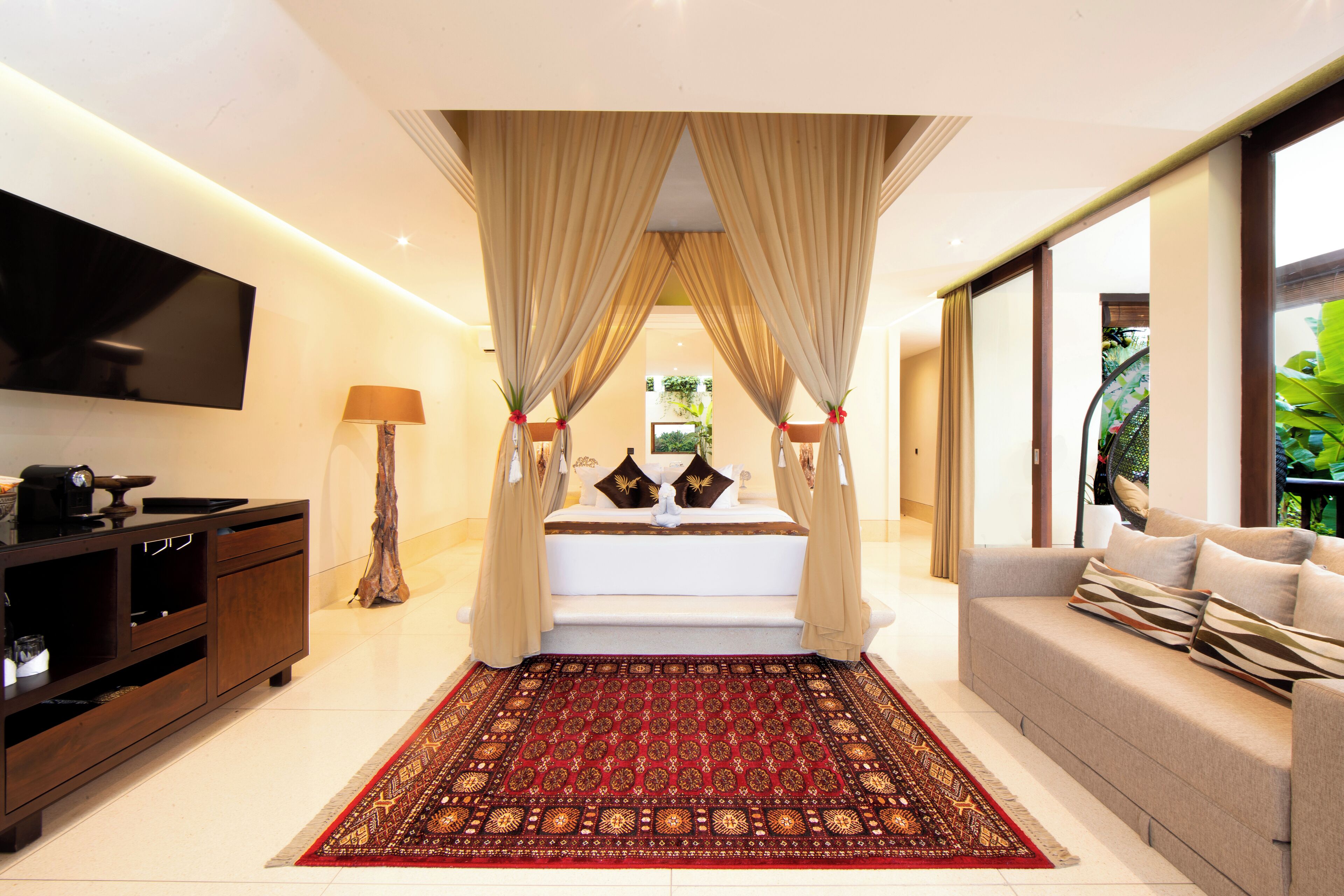 2 bedrooms, egyptian cotton sheets, premium bedding, minibar