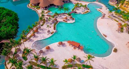 Grand Palladium Select White Sand Resort & Spa - All Inclusive