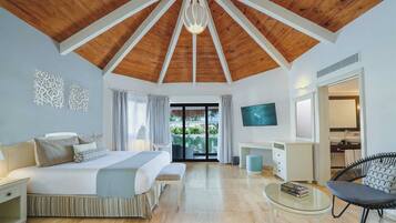 Romance Bungalow by the lake | Minibar, caja de seguridad en la habitación y escritorio