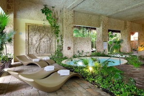 Outdoor spa tub - Grand Palladium Select White Sand Resort & Spa - All Inclusive (Kantenah)