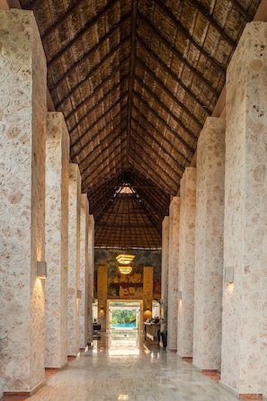 Couples treatment room(s), sauna, hot tub, steam room