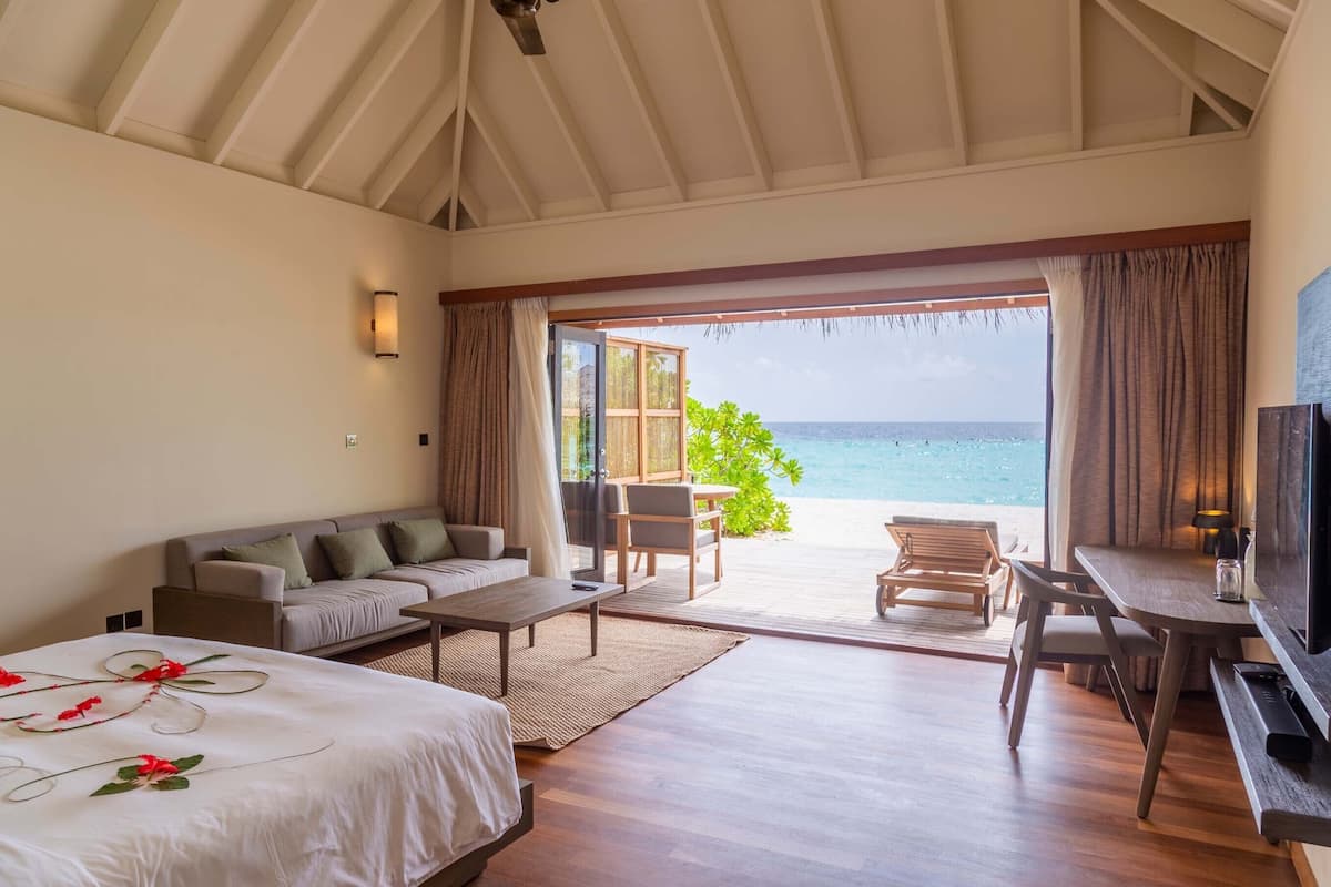 Luxe villa, bubbelbad, langs het strand | 1 slaapkamer, luxe beddengoed, een minibar, een kluis op de kamer